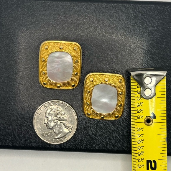 Rousseau signed vintage gold tone rectangle mother of pearl clip on earrings - Picture 8 of 13
